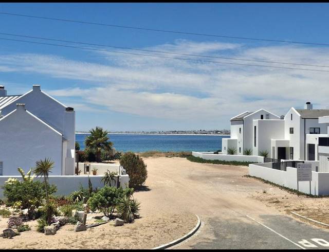 4 BEDROOM HOUSE FOR SALE IN BRITANNIA BAY